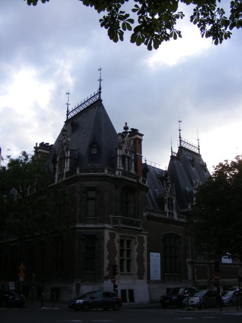Art nouveau Paris tour - Avenue Rapp and Jules Lavirotte: flamboyant, but with logic