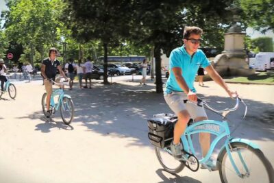 Best of Paris Bike Tour - Meeting at Fontaine Saint-Michel: easy once you know what to look for