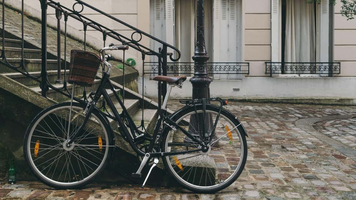 Best of Paris: Private Walking Tour with Local - Walking tour design: what the day usually feels like hour by hour
