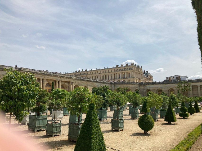 Chateau de Fontainebleau & Chateau de Versailles - How the Day Packs 2 Palaces Into 630 Minutes