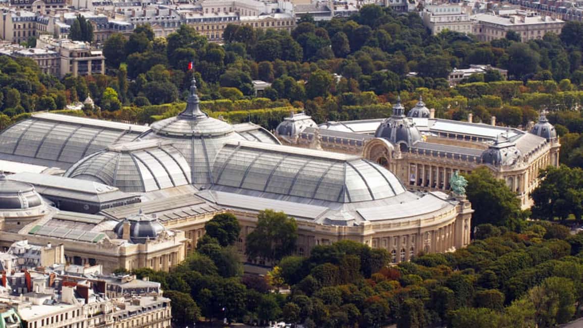 Classical and Monumental Paris Tour along the Seine River - National Assembly of France: monarchy, Republic, and real-world political scale