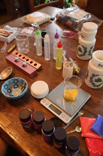 Customised lipstick workshop - Paris 1er - Kimiko Craft Paris Setup: Small Group, Real Instruction, Real Breaks