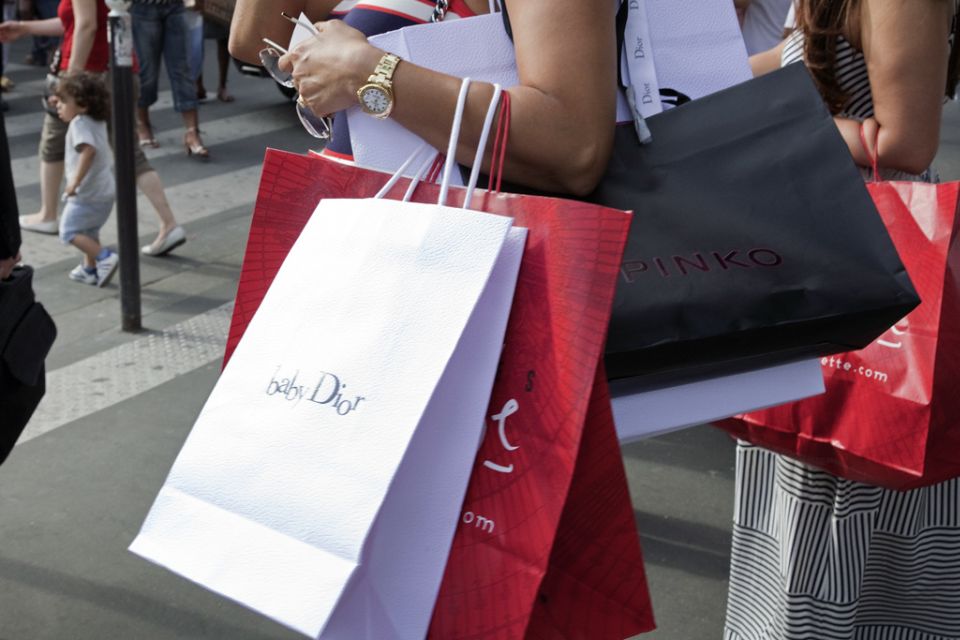 Discount Couture: ultimate Paris Shopping 2h30 walking tour - Sample sales and last year’s couture: where the discounts come from