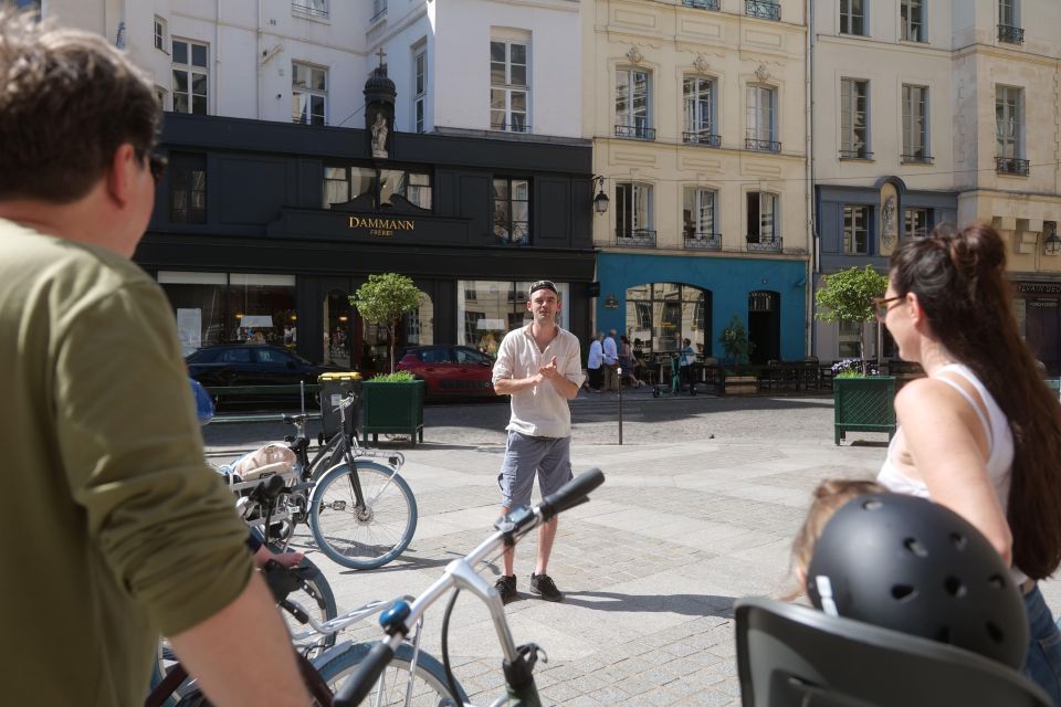 Discover Paris by bike - Palais-Royal: the quick photo stop that sets the tone