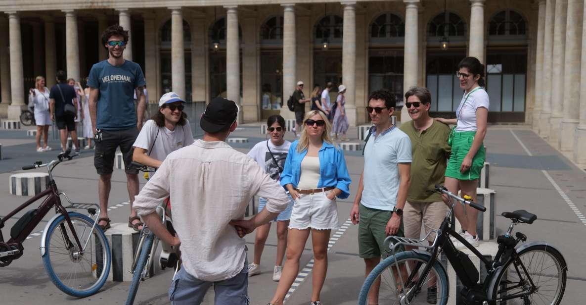 Discover Paris by bike - Centre Pompidou: modern landmark, short guided framing