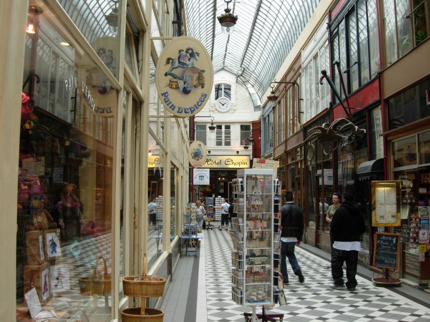 Discover Secret Passages in Paris - Getting oriented at the Louvre meeting point