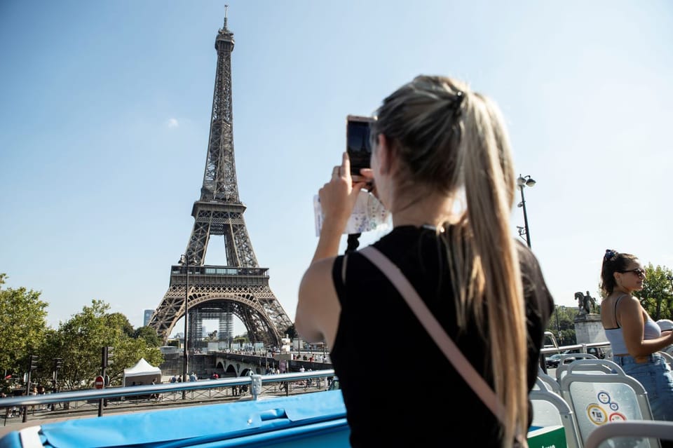 Disneyland Paris: Bus Sightseeing Tour in Paris - From Disney hotels to the Eiffel Tower in about an hour