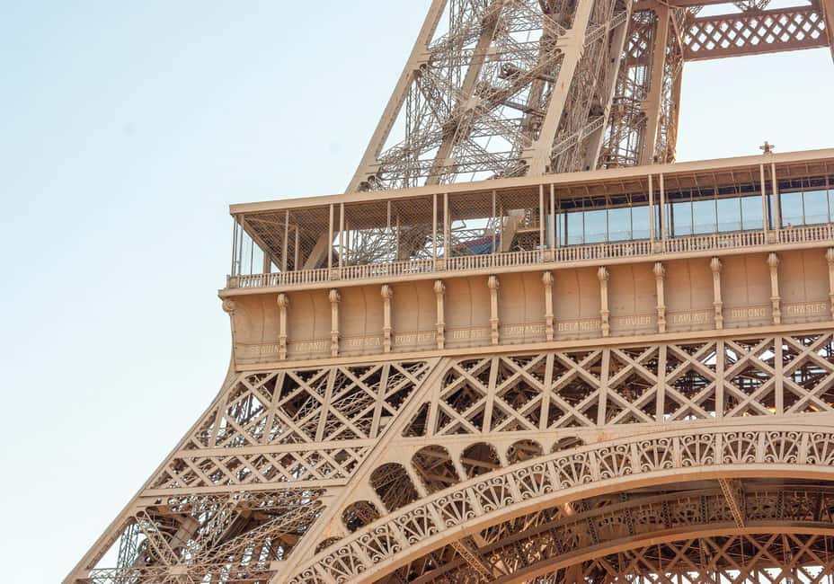 Eiffel Tower Access with Host - Service Quality Check: Guides, Timing Glitches, and How to Protect Yourself