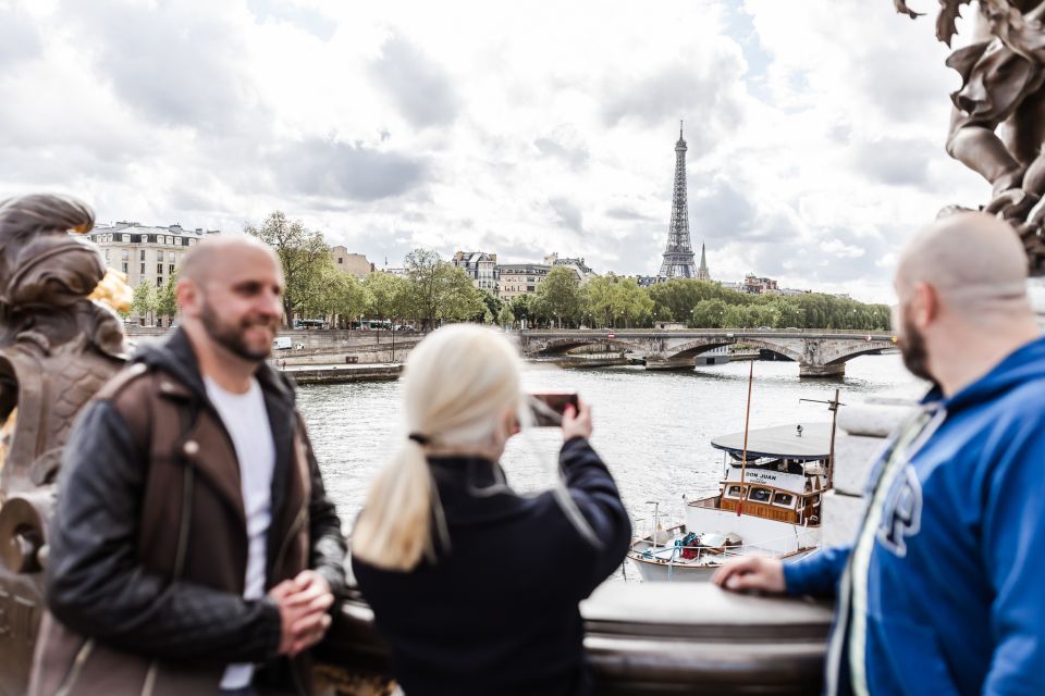 Exploring Paris with a Local: Montmartre to La Seine - Arc de Triomphe stops: seeing scale and symmetry in motion