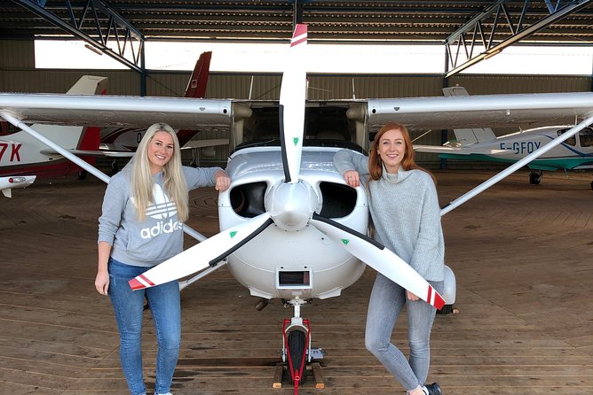 Fly around Paris with a local pilot - Flying like an adult: real aeroplane, real cockpit talk