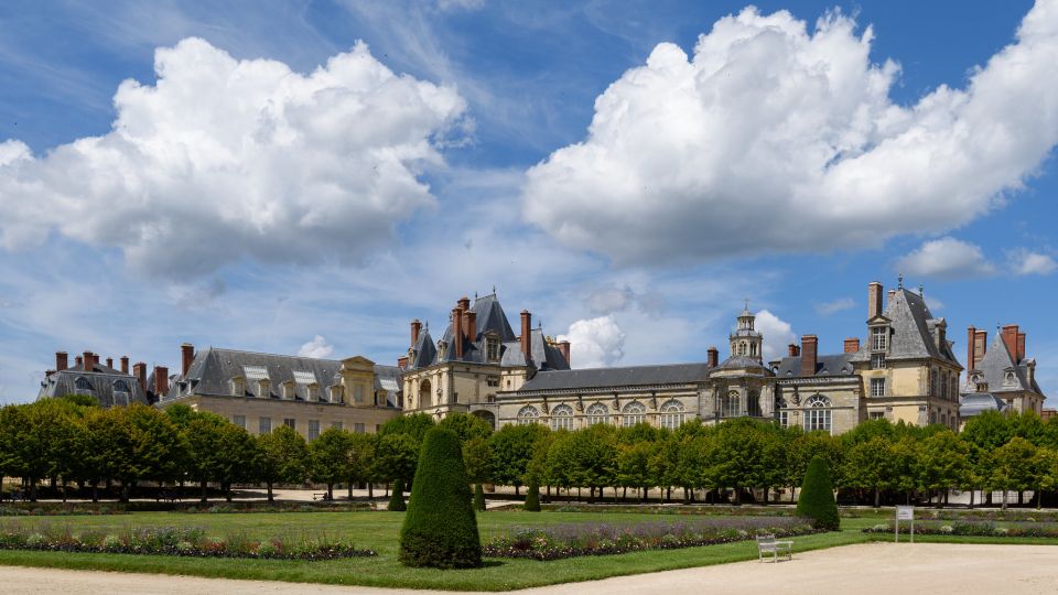 Fontainebleau: Palace Private Guided Tour with Ticket - Why Château de Fontainebleau feels different from Paris palaces