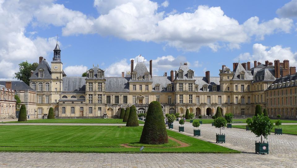 Fontainebleau: Palace Private Guided Tour with Ticket - The monarchy-to-empire story, room by room