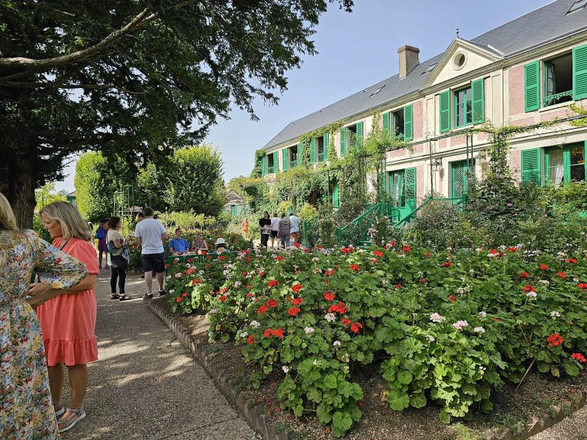 From Paris: Auvers-sur-Oise & Giverny Excursion - Monet’s Water Garden and the Nymphéas Effect