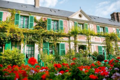From Paris: Giverny and Versailles Palace Guided Day Trip - Paris to Giverny: the coach ride and your best early strategy