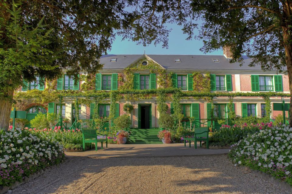 From Paris: Giverny and Versailles Private Full-Day Trip - Versailles gardens: using your free time without wasting it