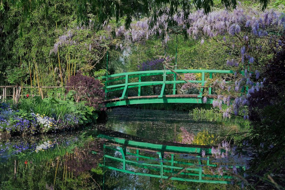 From Paris: Giverny & Monet’s House Skip-the-Line Tour - The driver-host reality: transport done well, guidance varies