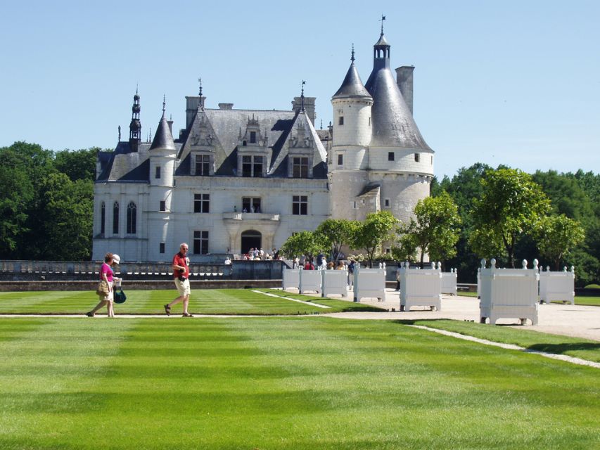 From Paris: Loire Valley Castles Full-Day Tour with Lunch - Chateau d’Amboise: First Stop for Royal Renaissance Perspective
