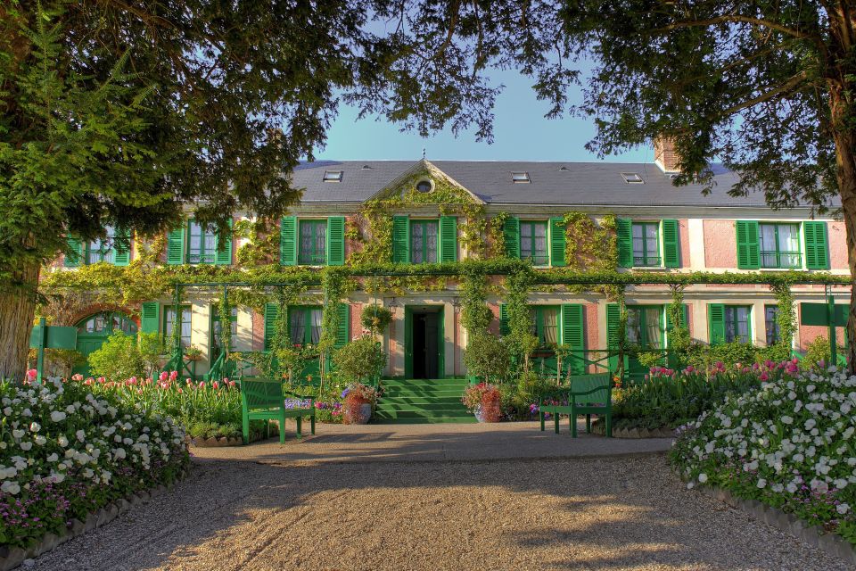 From Paris: Private Day Trip to Giverny and Auvers sur Oise - What Makes Monet’s Gardens Click: Flowers, Structure, and the Water Garden