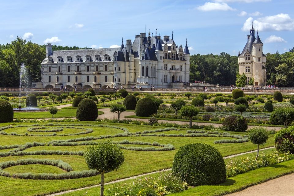 From Paris: Small-Group Tour of Loire Castles - Price and group size: is $2,830 per group good value?
