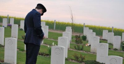 From Paris: WWI Somme Battlefields Full-Day Tour - Small-group minivan day trip: the 11-hour rhythm