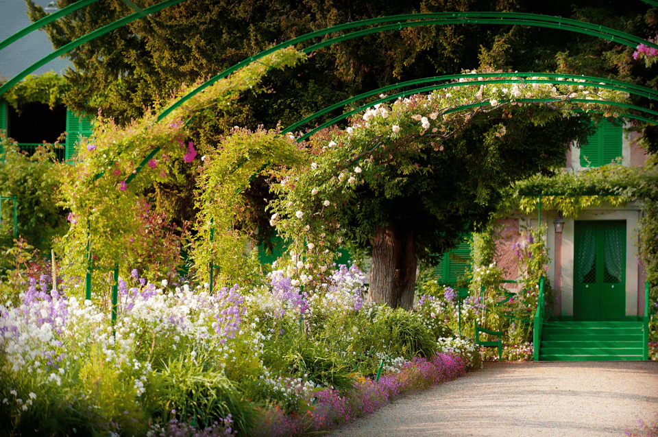 Giverny: Monet's House & Gardens Private Guided Tour +Ticket - Fondation Monet start: setting the scene before you walk