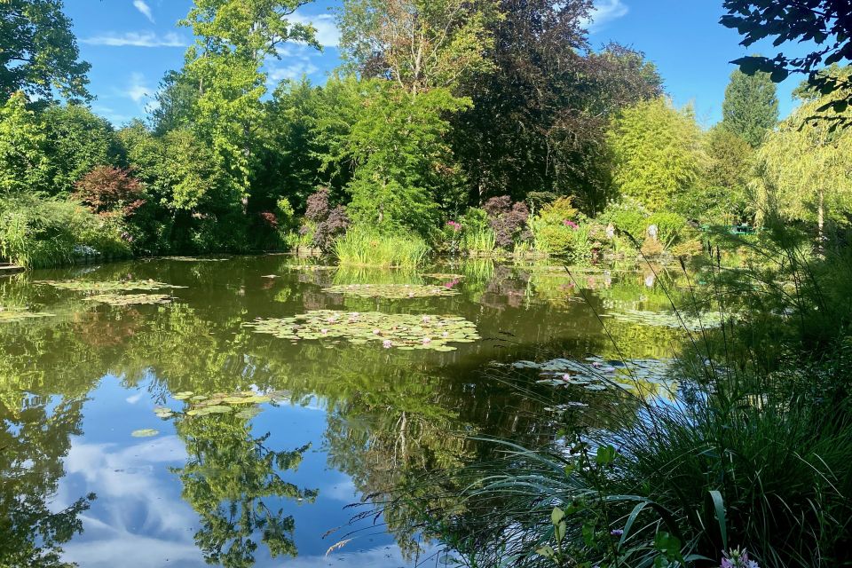 Giverny Versailles Trianon Small Group by Minivan from Paris - Riding to Versailles: your guide helps you connect the dots