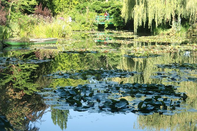 Le Havre Shore Excursion: Private Tour of Giverny, Rouen and Honfleur - Giverny at Fondation Claude Monet: house, gardens, and the water lily magic