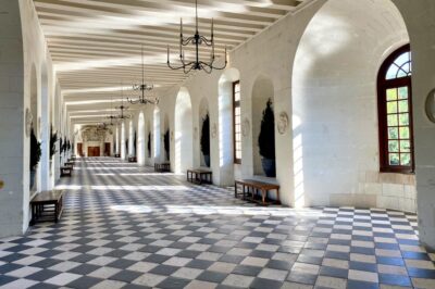 Loire Valley Royal Castles Small Group Day Trip from Paris - Château de Chenonceau: the ladies’ castle with river arches and big garden drama