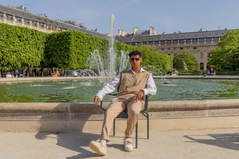 Louvre area photo shoot by Paris photographer - Price and Value: Is $39 per Person Fair Here?
