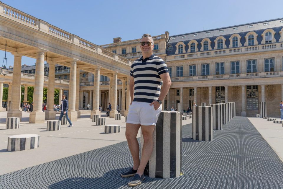 Louvre area photo shoot by Paris photographer - Meeting Point: Starting at 155 Rue Saint-Honoré