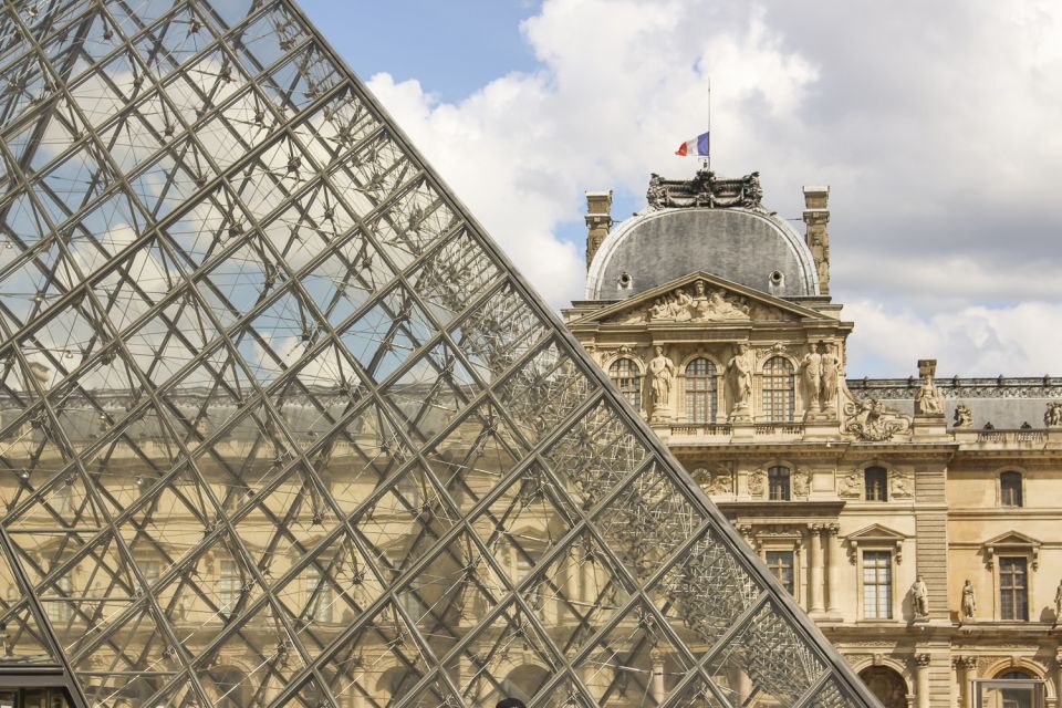 Louvre Masterpieces Private Guided Tour with Reserved Access - Meeting point by Louis XIV: don’t waste your first 10 minutes