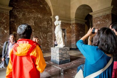 Louvre Museum Skip-the-Line Guided Tour - Meeting at Place du Carrousel: find the orange sign