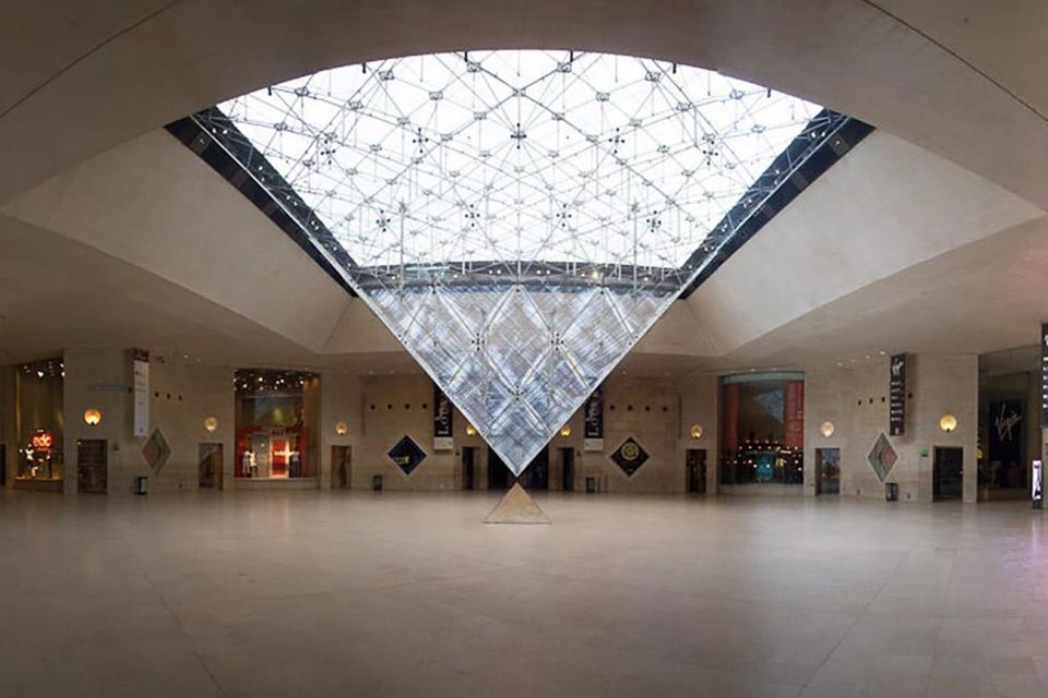 Magnificent tour of the Louvre + Mona Lisa pass - What to bring (and what to leave at home)