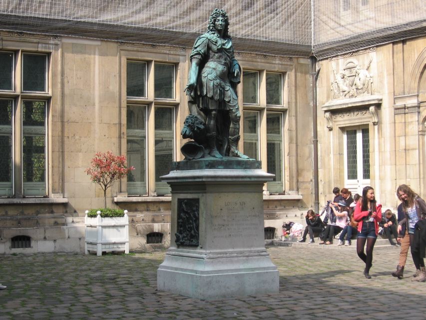 Marais Walking Tour: Lifestyle in Paris - Place des Vosges: The Old Planned Square You Can Actually Feel