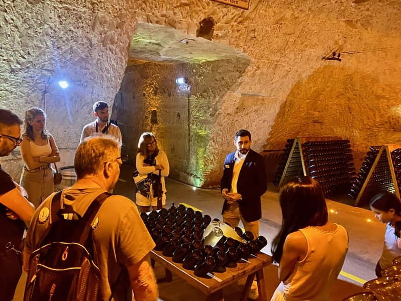 Moet et Chandon Veuve Clicquot Pommery Private Champagn Trip - Lunch in Épernay: use the 90 minutes wisely