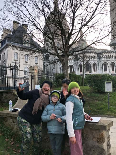 Montmarte painting session and walking tour for kids ! - The walking game part: mazes, riddles, and artist clues