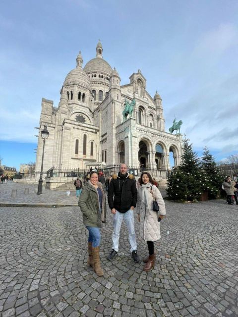 Montmartre: Guided tour to Sacré-Coeur - Place des Abbesses: pretty streets with a purpose