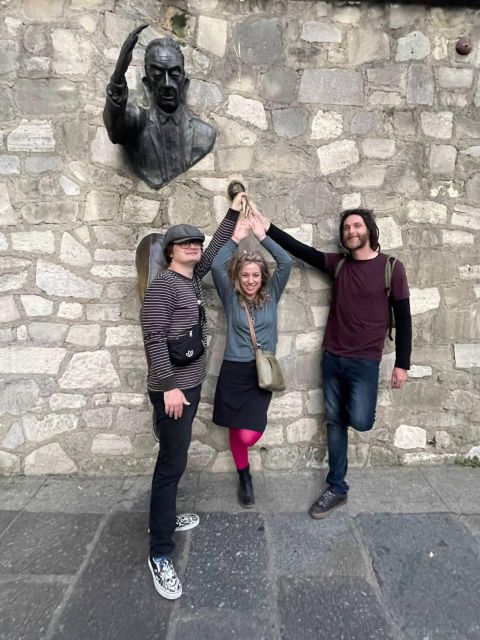 Montmartre: Guided tour to Sacré-Coeur - La Maison Rose: a quick photo stop with a story
