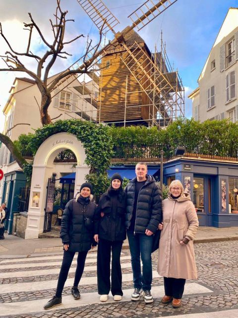 Montmartre: Guided tour to Sacré-Coeur - Meeting at Blanche: where the tour starts to click