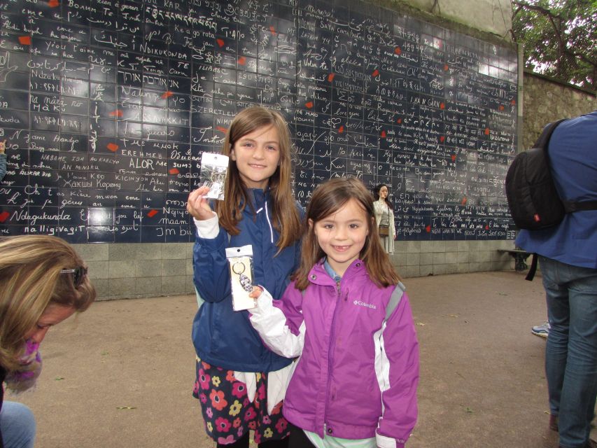 Montmartre: Private Treasure Hunt for Families and Kids - Windmills, vineyards, cabarets: history delivered as a game