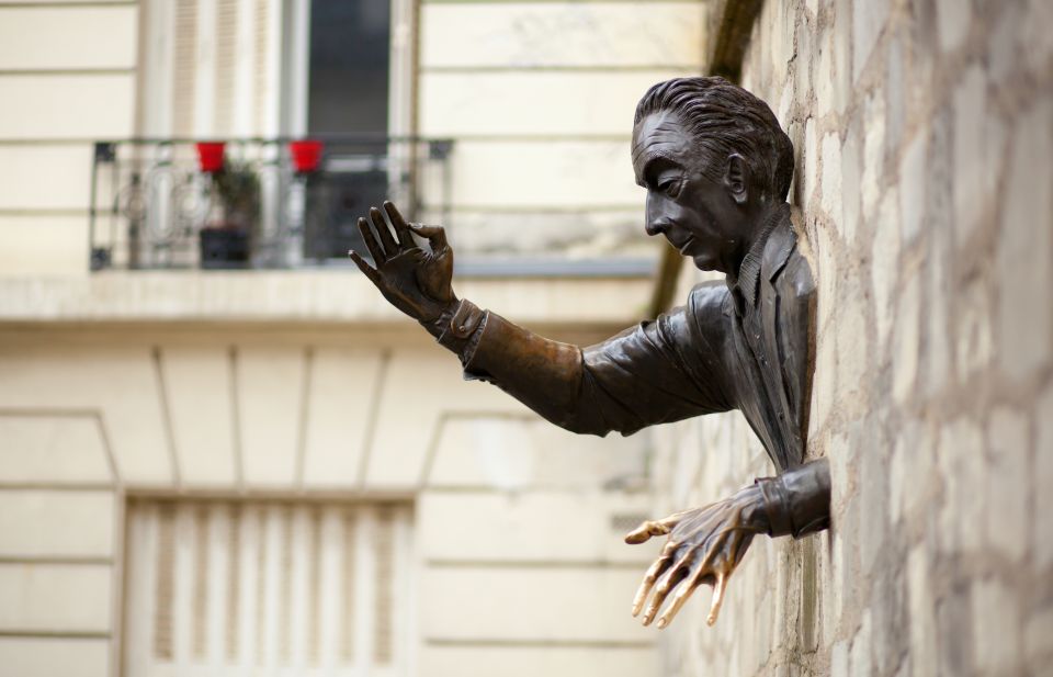 Montmartre: Private Treasure Hunt for Families and Kids - Public gardens challenges: solve, shake hands, cure headaches, and learn French romance