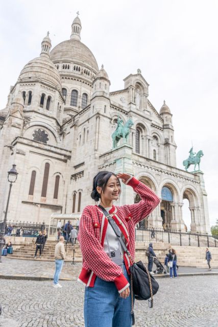 Montmartre Sacre Coeur area photoshoot by Paris photographer - Key things to know before you book