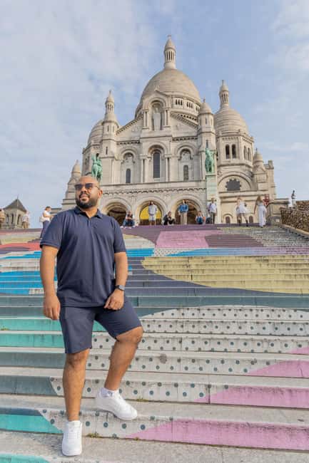Montmartre Sacre Coeur area photoshoot by Paris photographer - Sacré-Cœur area stops: exterior photos, squares, and streets