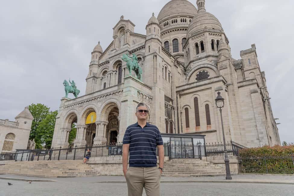 Montmartre Sacre Coeur area photoshoot by Paris photographer - Price and value for $39 per person