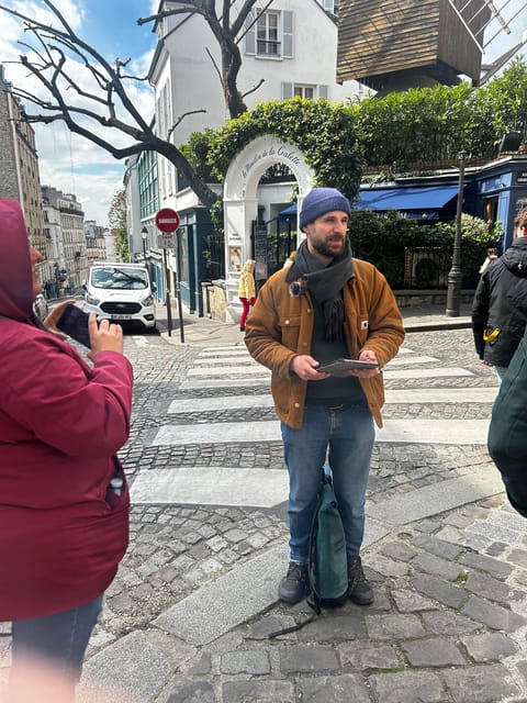 Montmartre Walking Tour: A Journey Through Art and History - Key things that make this Montmartre walk work