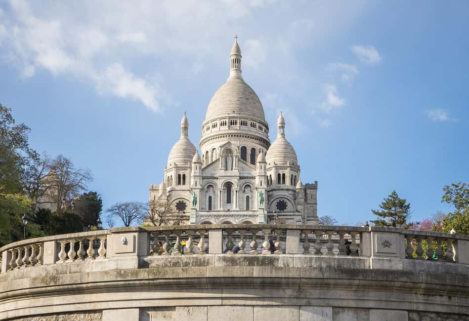 Montmartre Walking Tour in English - Montmartre’s story starts on a beheaded-holy-man hill