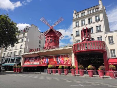 Montmartre Walking Tour with a Local Guide - Starting at Place Blanche: easy to find, easy to settle in
