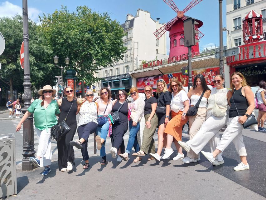 Montmatre Walking Tour: the essential highlights+ - Place du Tertre: Artists at Work in the Open Air