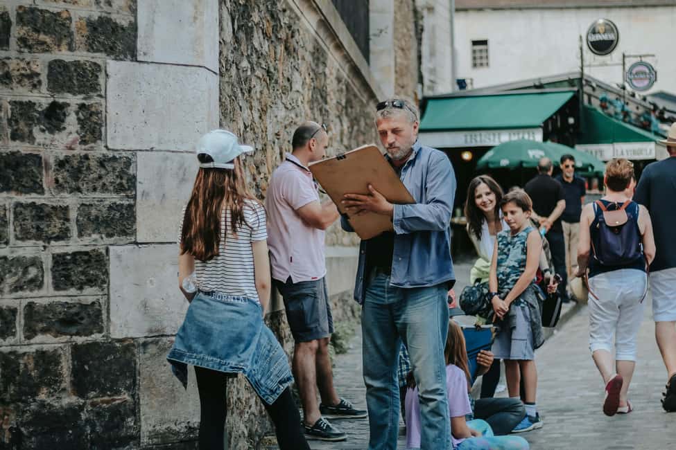 Montmatre Walking Tour: the essential highlights+ - The Quick Side Stops: Cabaret Patachou, an Old Vineyard, and Local Icons