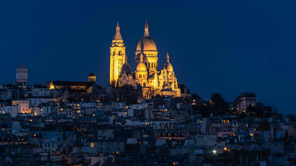 Montmatre Walking Tour: the essential highlights+ - Moulin Rouge: Finish Near the Drama